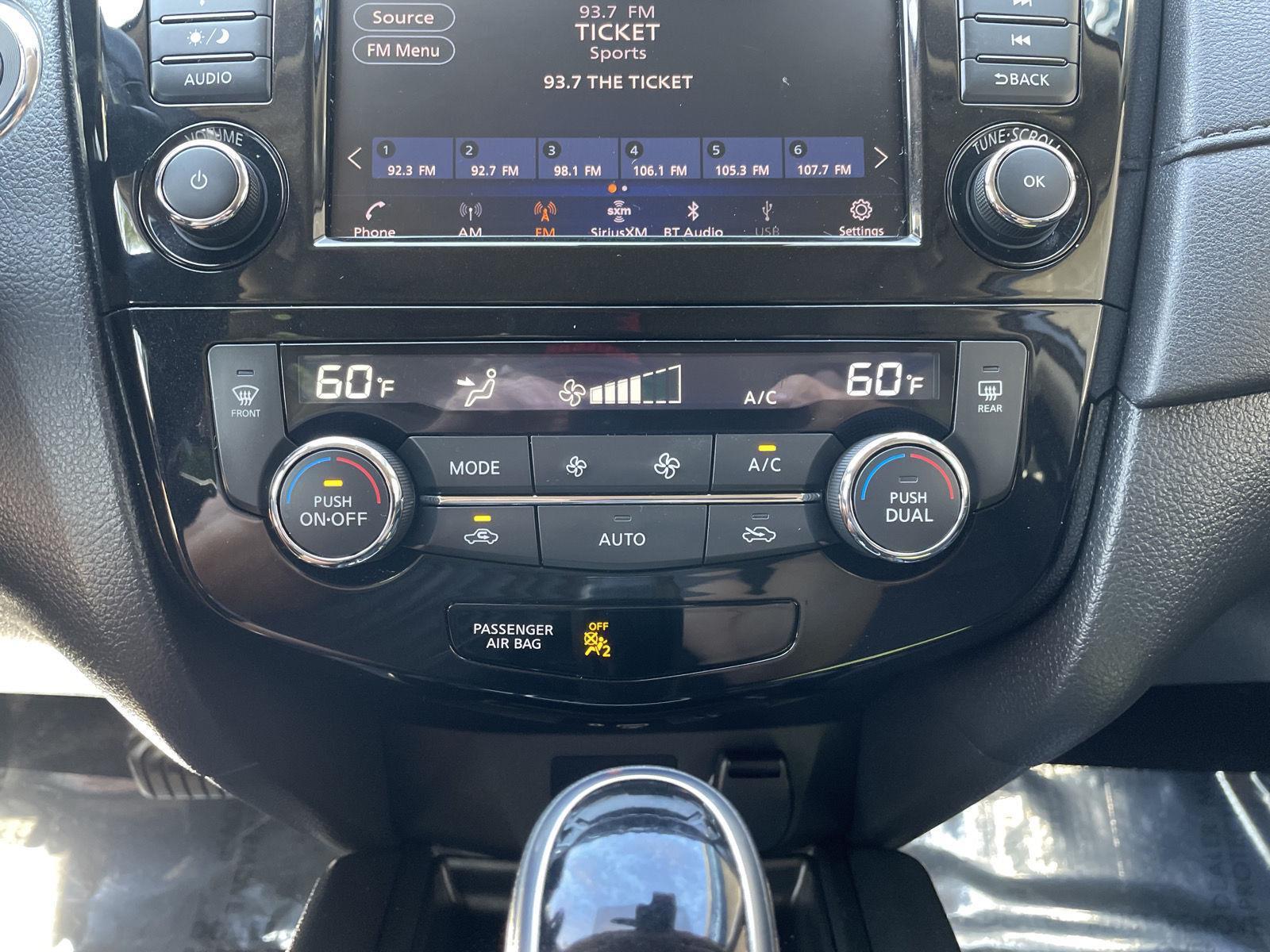 2020 Nissan Rogue SV photo 26