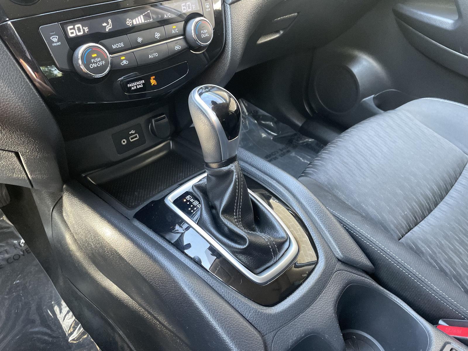 2020 Nissan Rogue SV photo 31