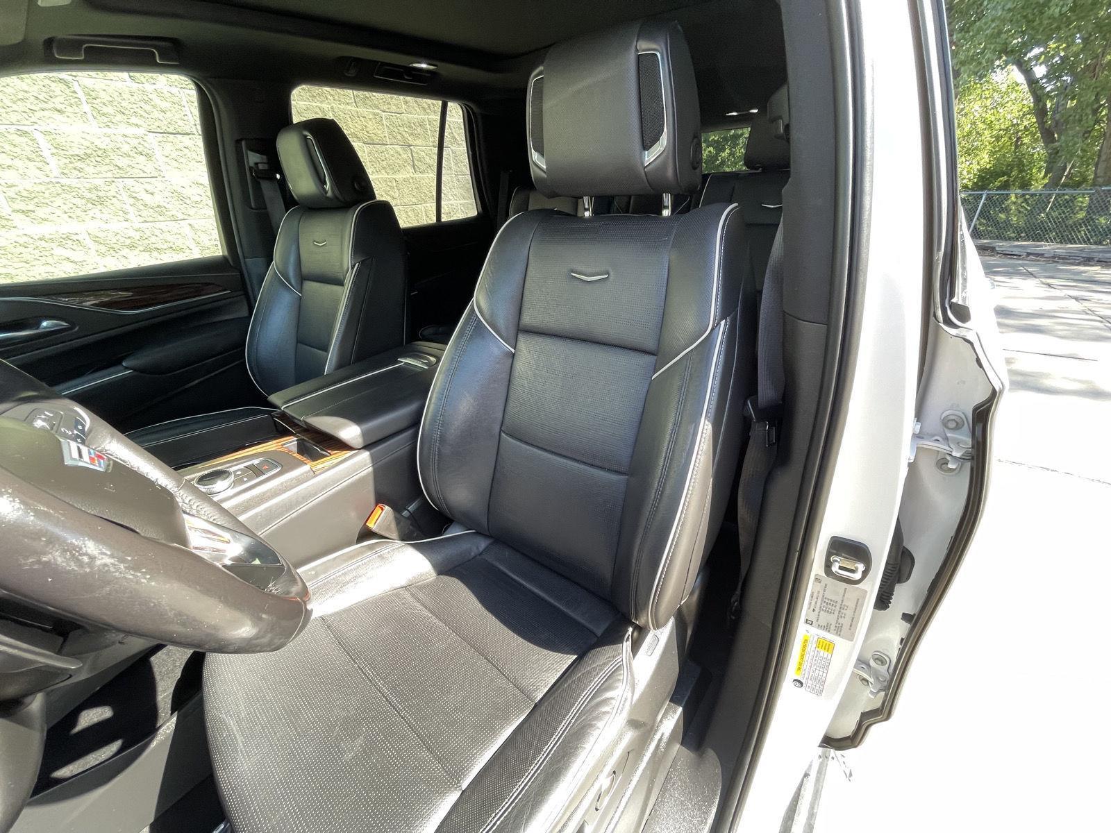 2021 Cadillac Escalade Premium Luxury photo 16
