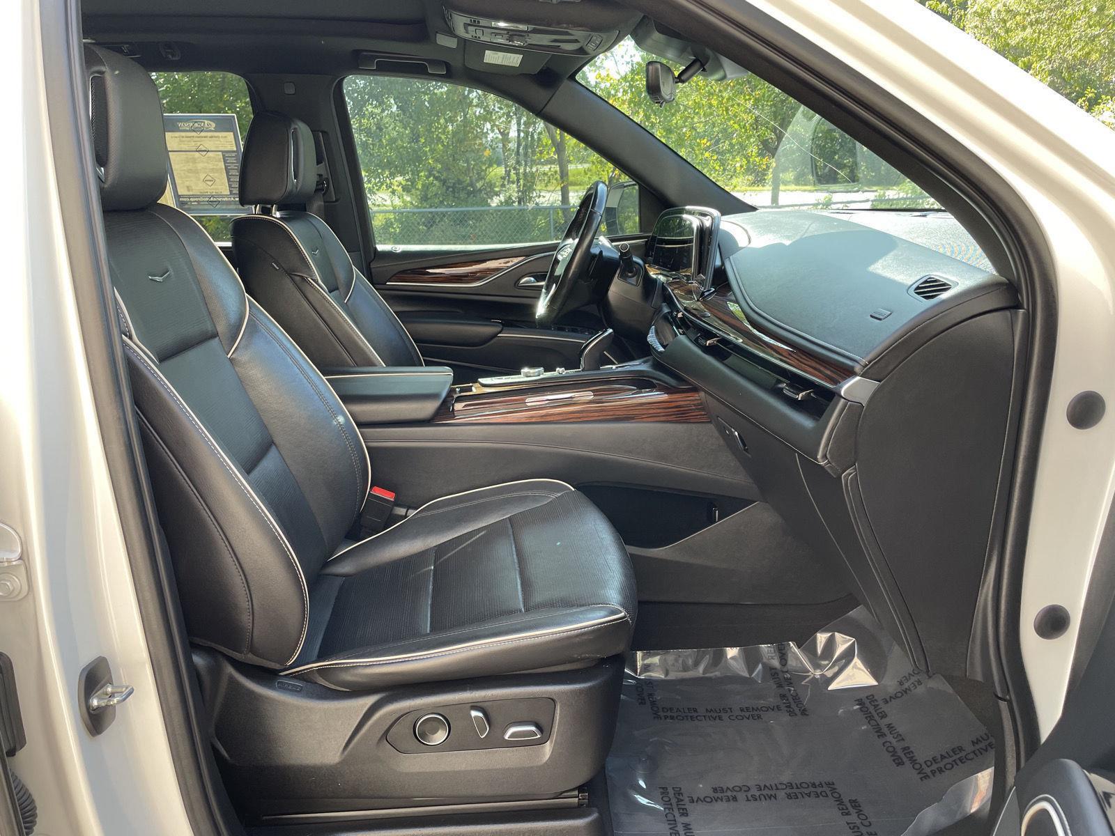 2021 Cadillac Escalade Premium Luxury photo 17