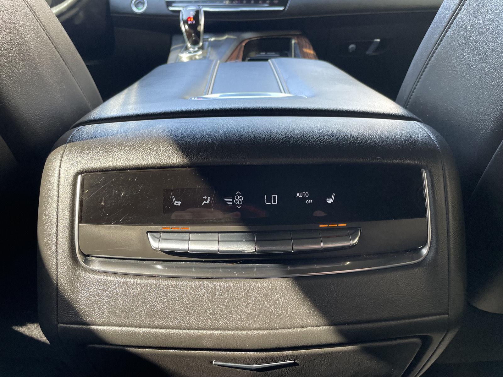 2021 Cadillac Escalade Premium Luxury photo 19