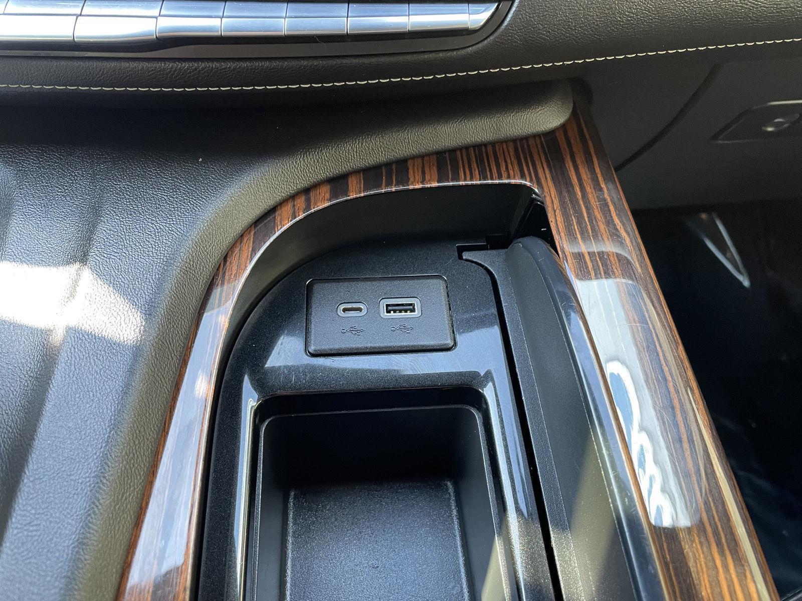 2021 Cadillac Escalade Premium Luxury photo 30