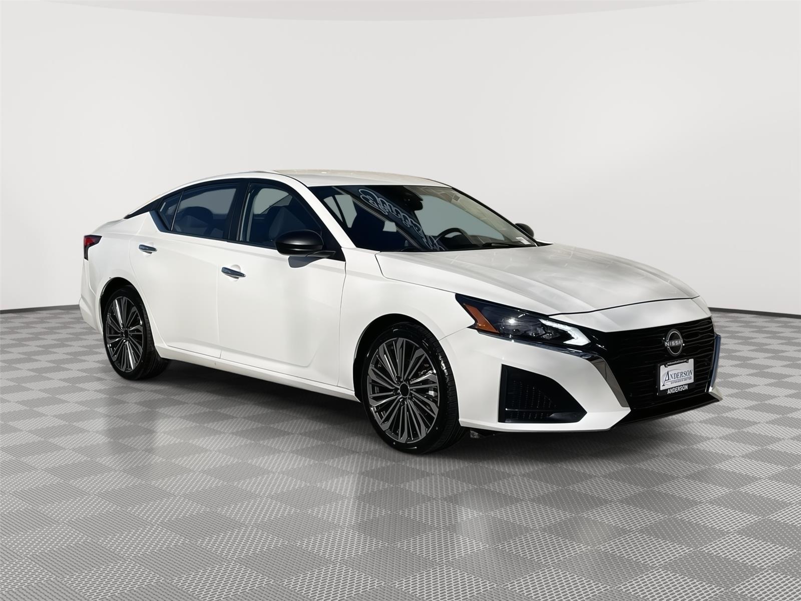 Used 2025 Nissan Altima SV Sedan for sale in Lincoln NE