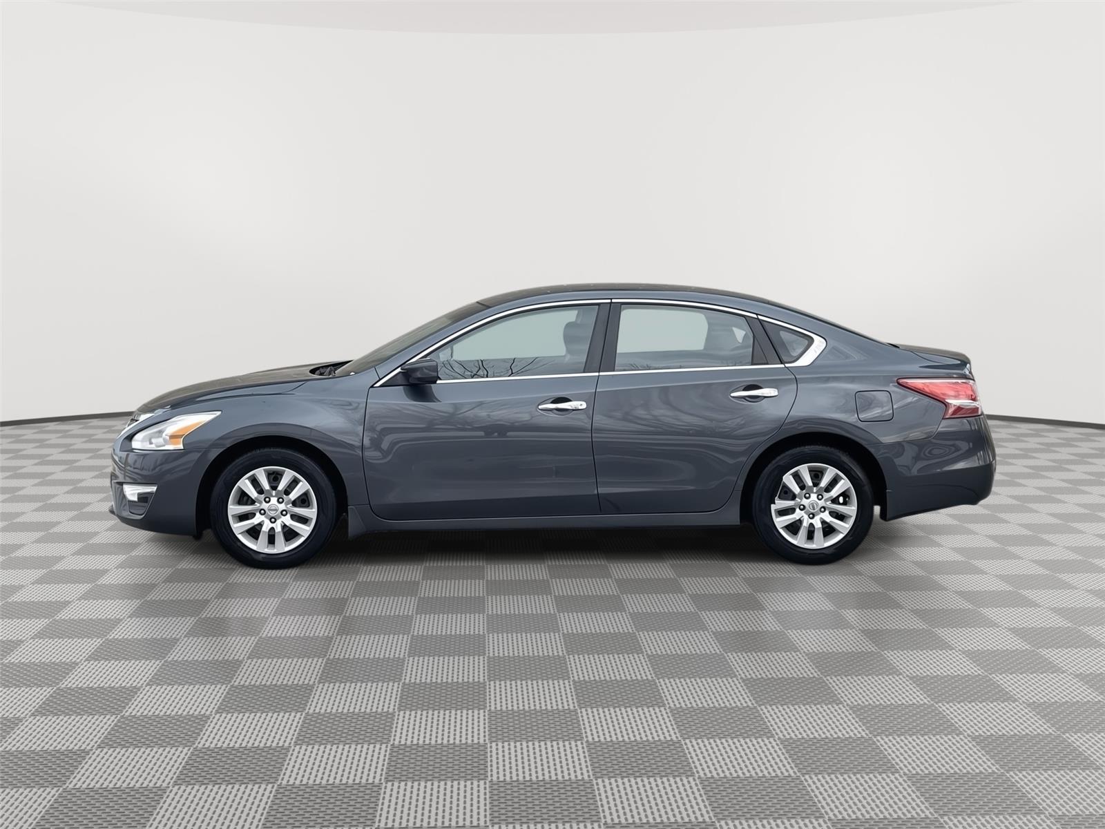 Used 2013 Nissan Altima for sale in Lincoln NE