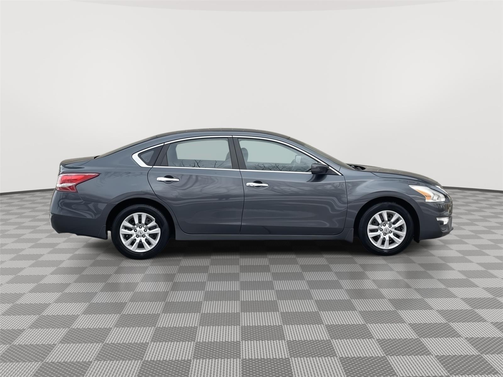 Used 2013 Nissan Altima for sale in Lincoln NE