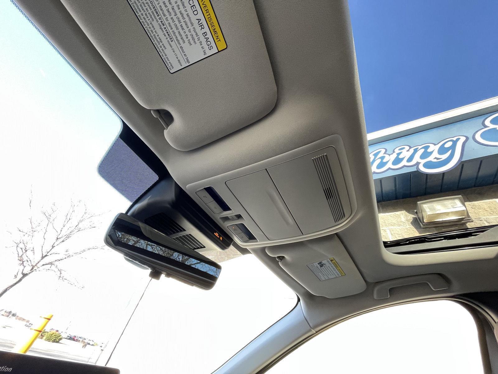 Vehicle photo 22