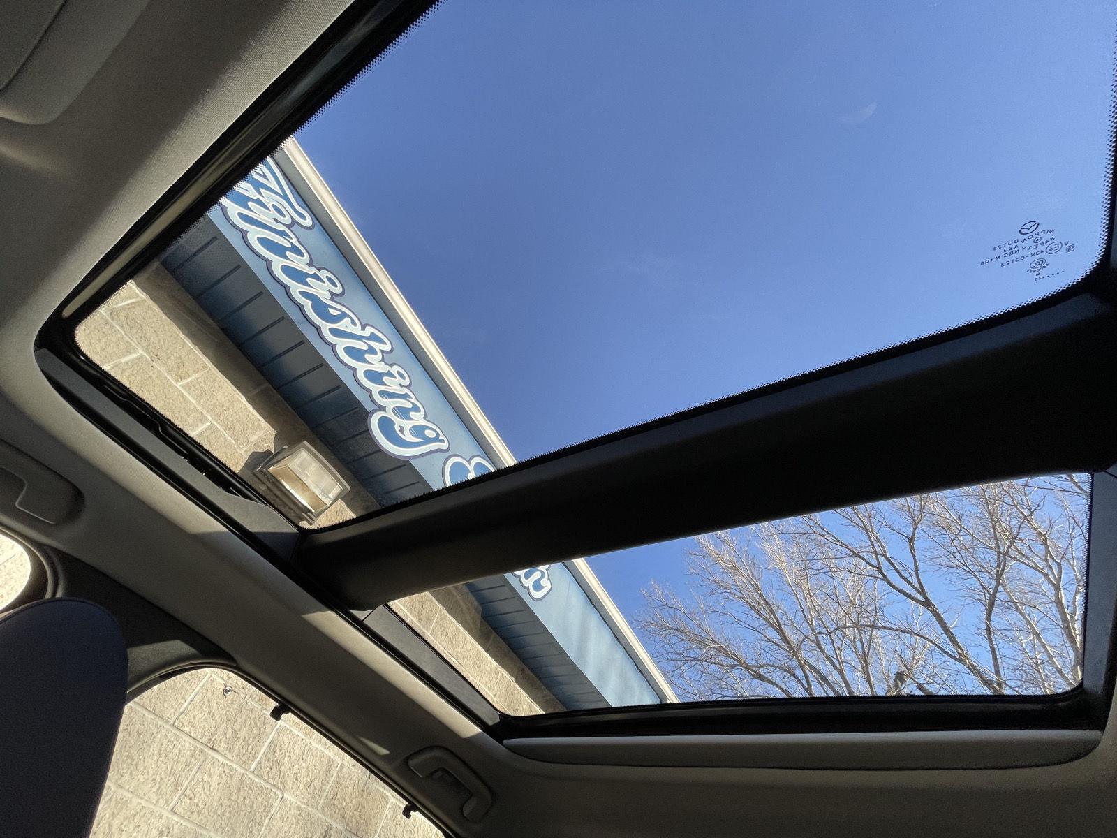 Vehicle photo 23