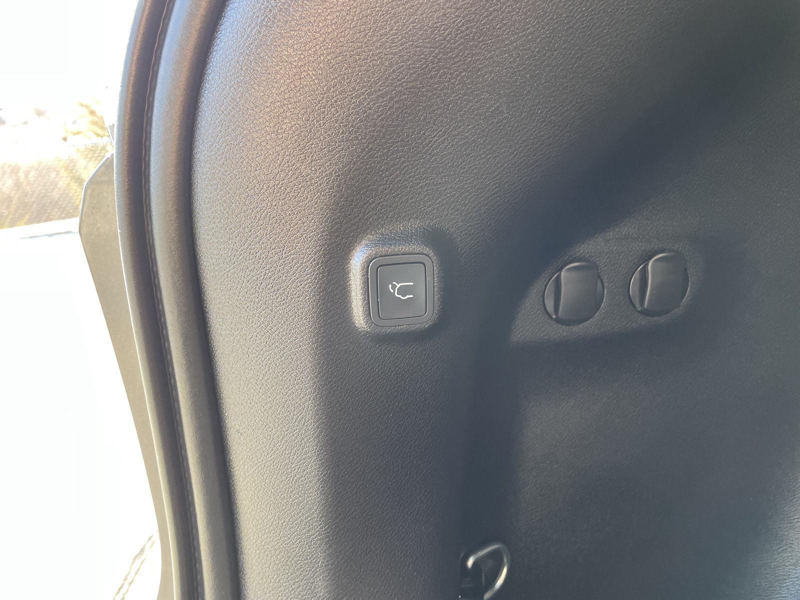 Pre-Owned 2019 Jeep Cherokee for sale in Lincoln NE