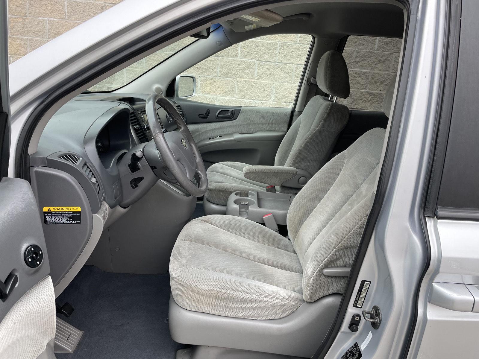 Pre-Owned 2008 Kia Sedona for sale in Lincoln NE