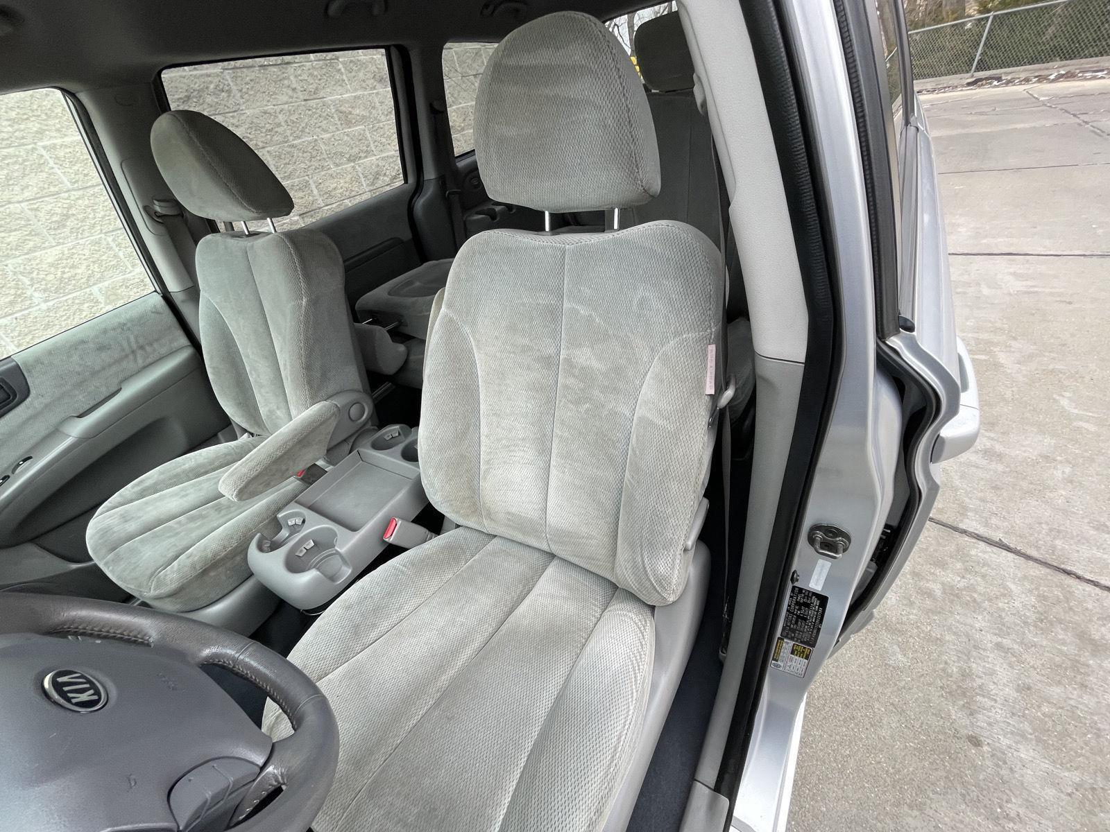 Pre-Owned 2008 Kia Sedona for sale in Lincoln NE