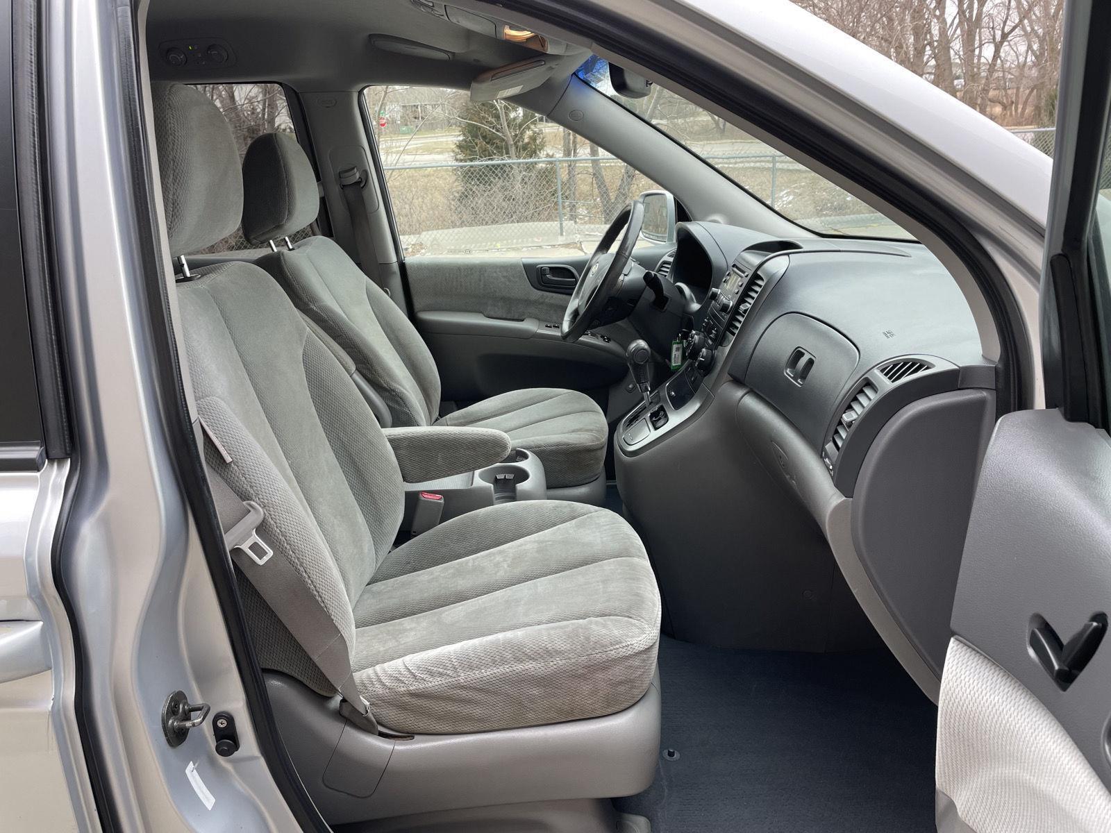 Pre-Owned 2008 Kia Sedona for sale in Lincoln NE