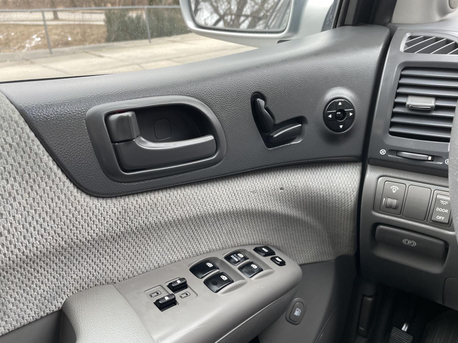 Pre-Owned 2008 Kia Sedona for sale in Lincoln NE