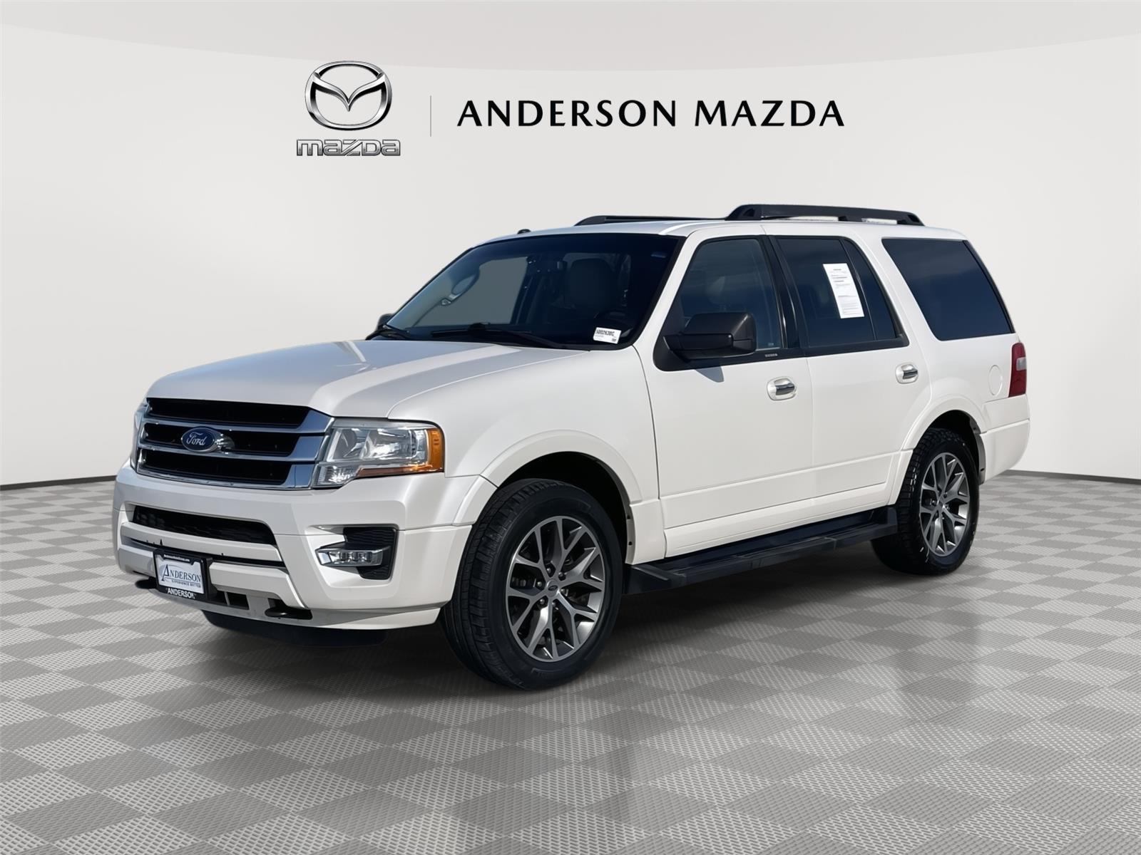 White Platinum Metallic Tri-Coat 2015 Ford Expedition XLT 4WD SUV / Crossover Four-Wheel Drive 6-Speed Automatic
