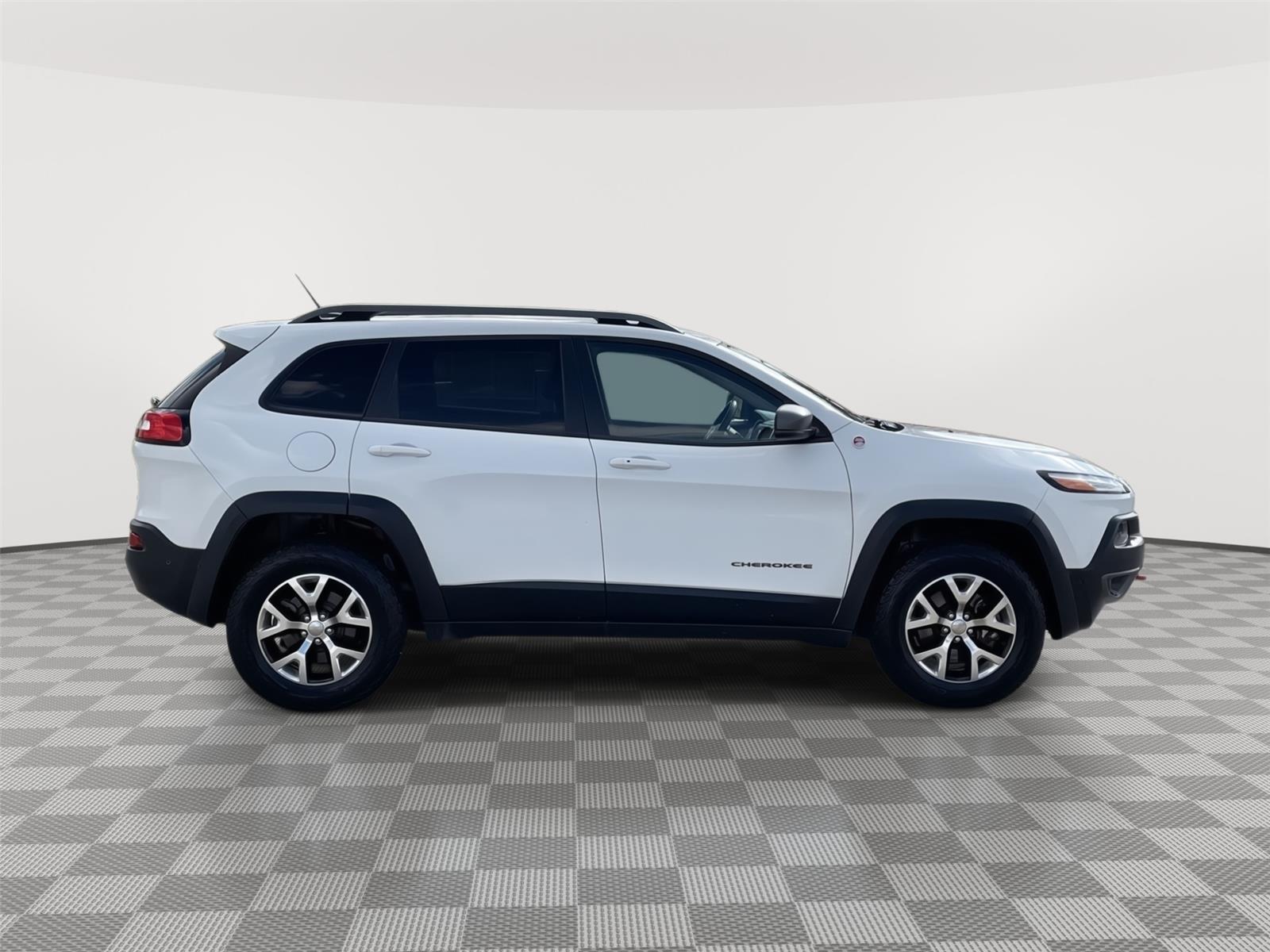 Used 2015 Jeep Cherokee for sale in Lincoln NE