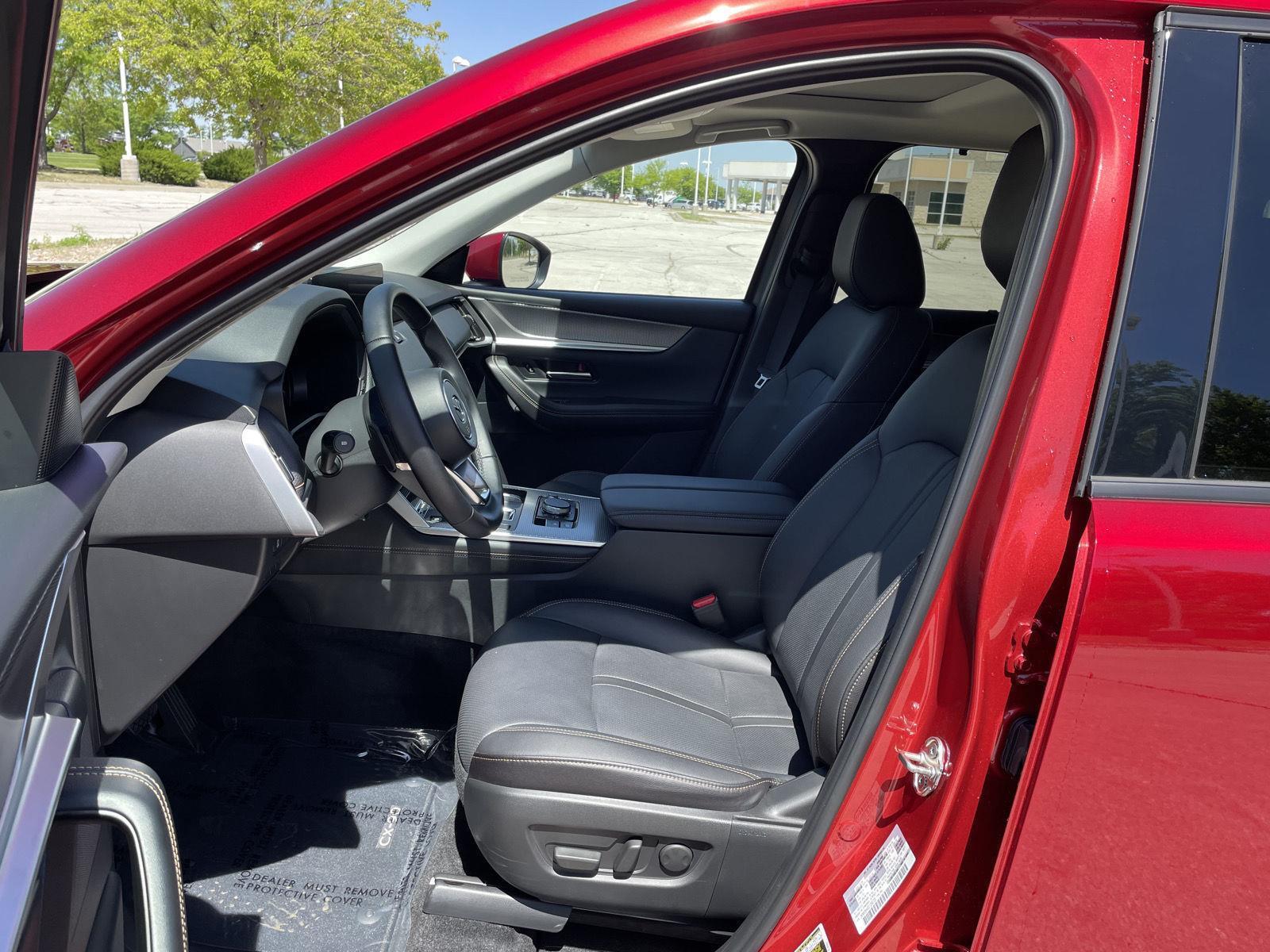 Vehicle photo 17
