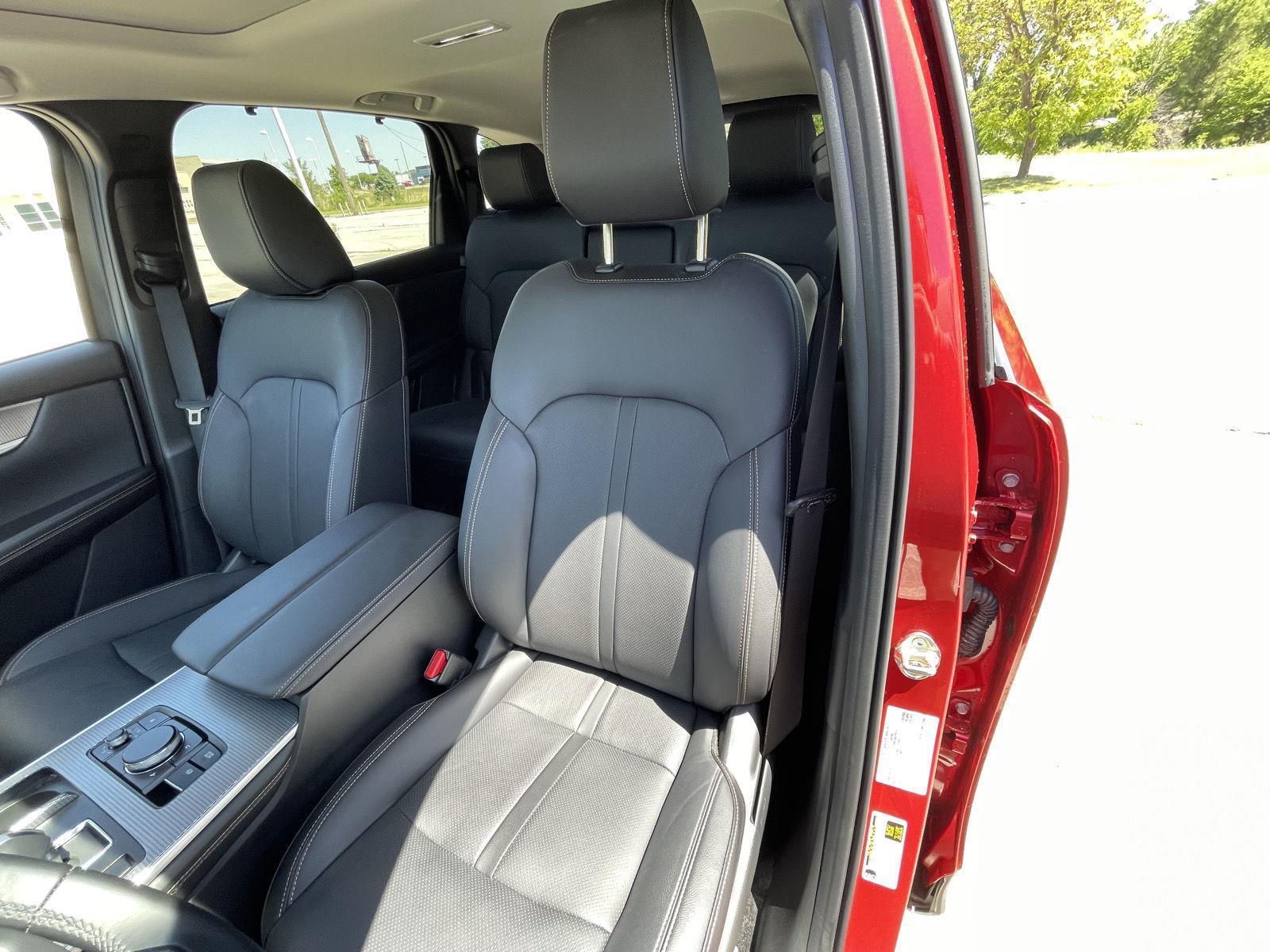 Vehicle photo 18