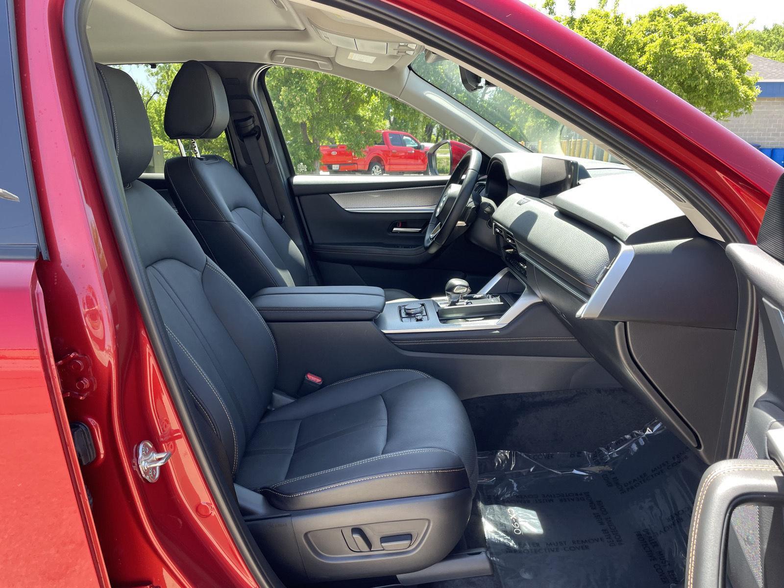 Vehicle photo 19