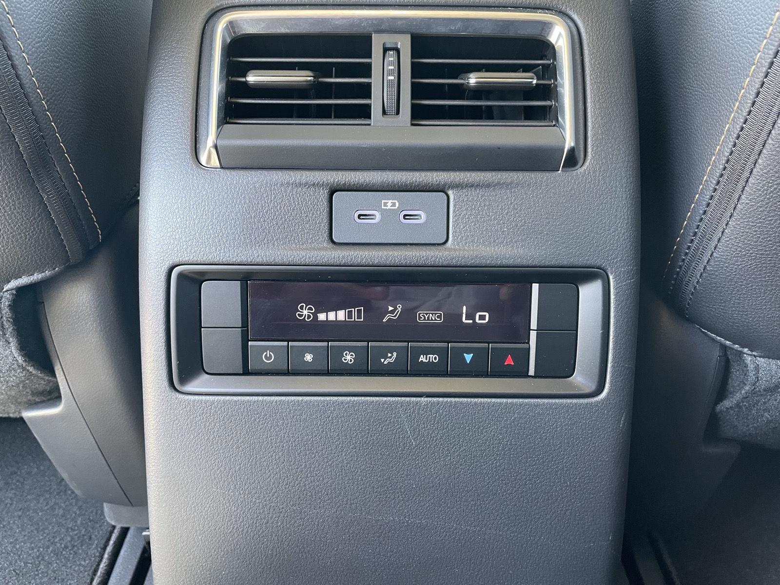 Vehicle photo 21