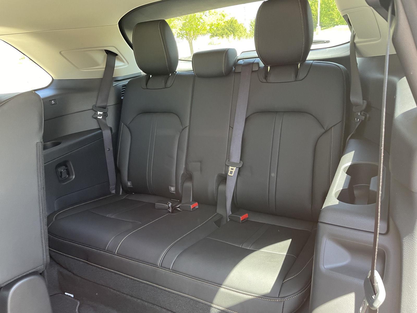 Vehicle photo 22