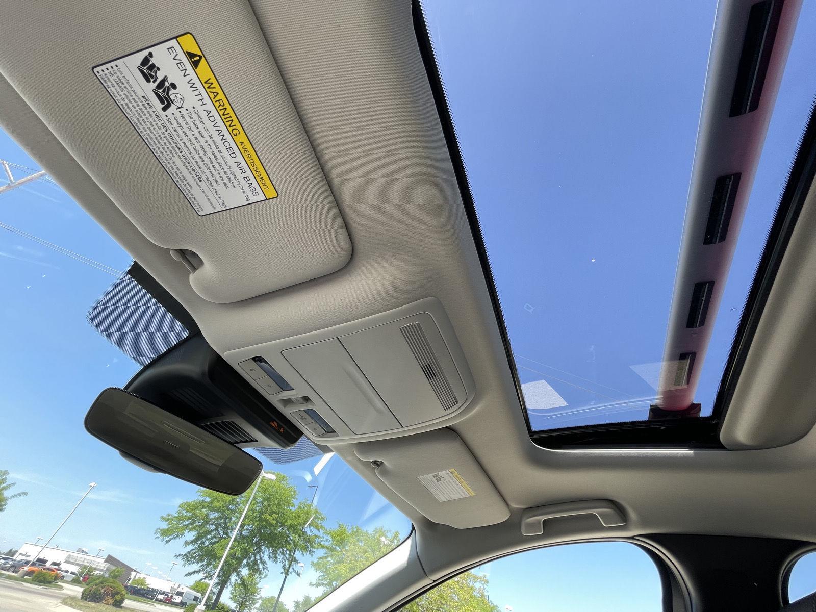 Vehicle photo 23