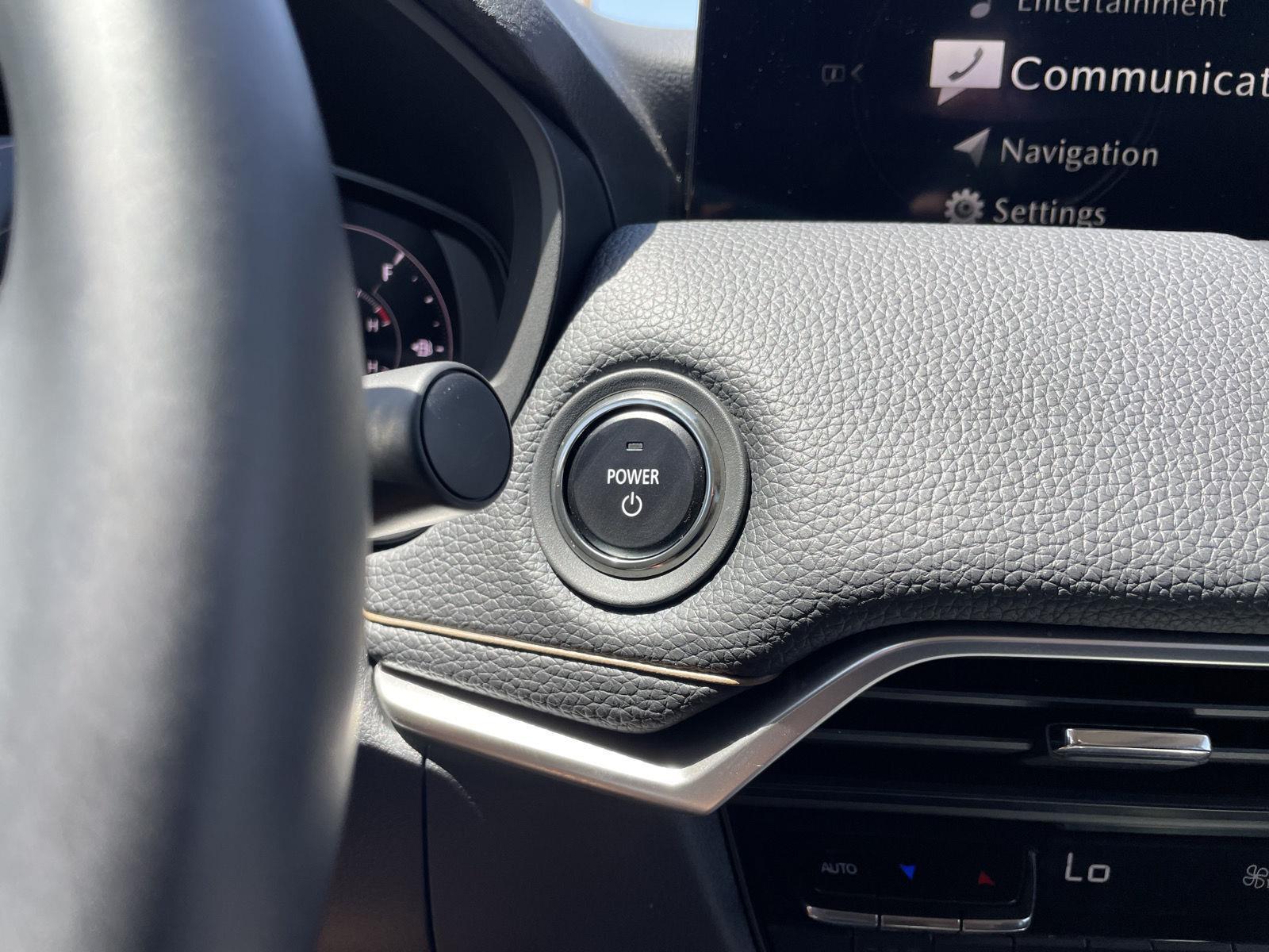 Vehicle photo 26