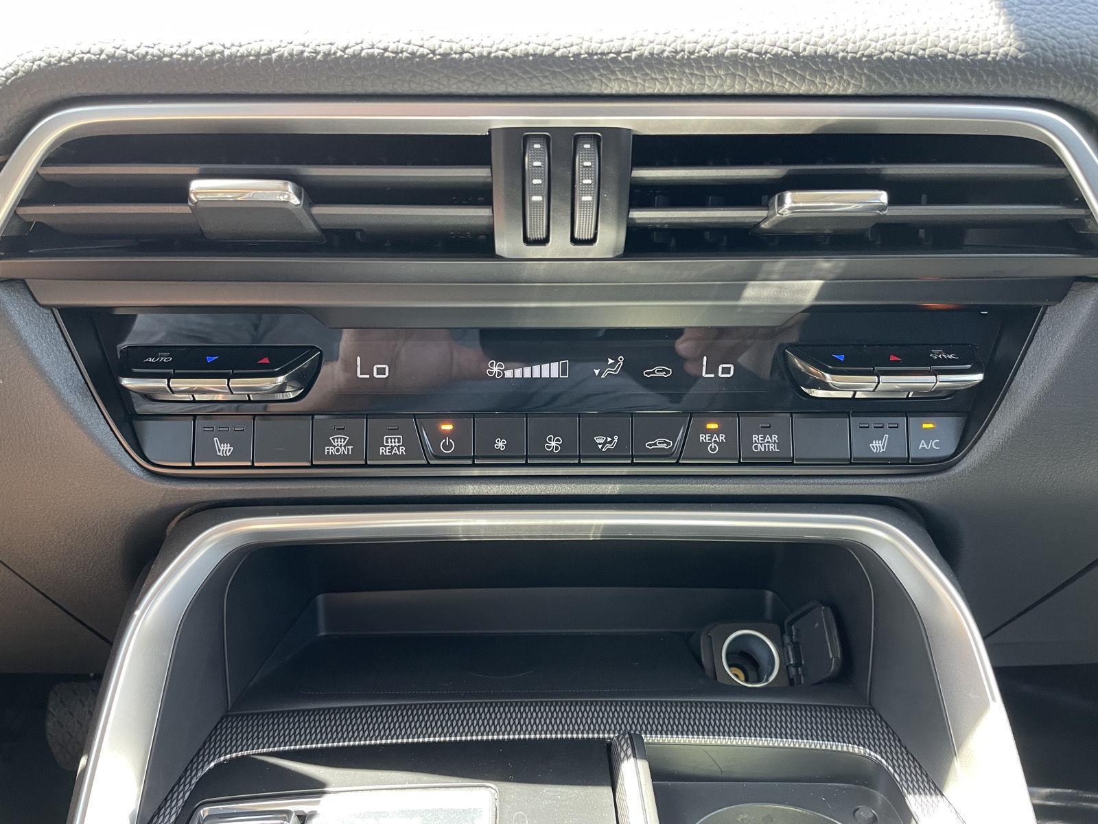Vehicle photo 27