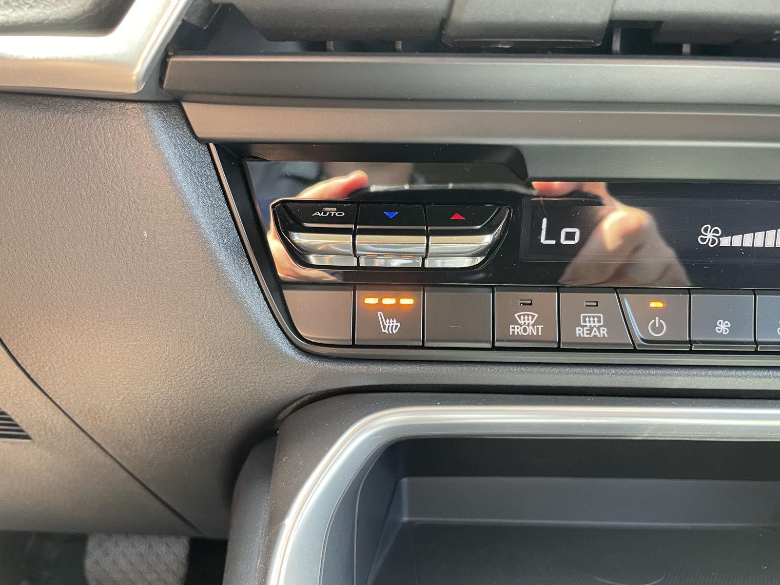 Vehicle photo 28