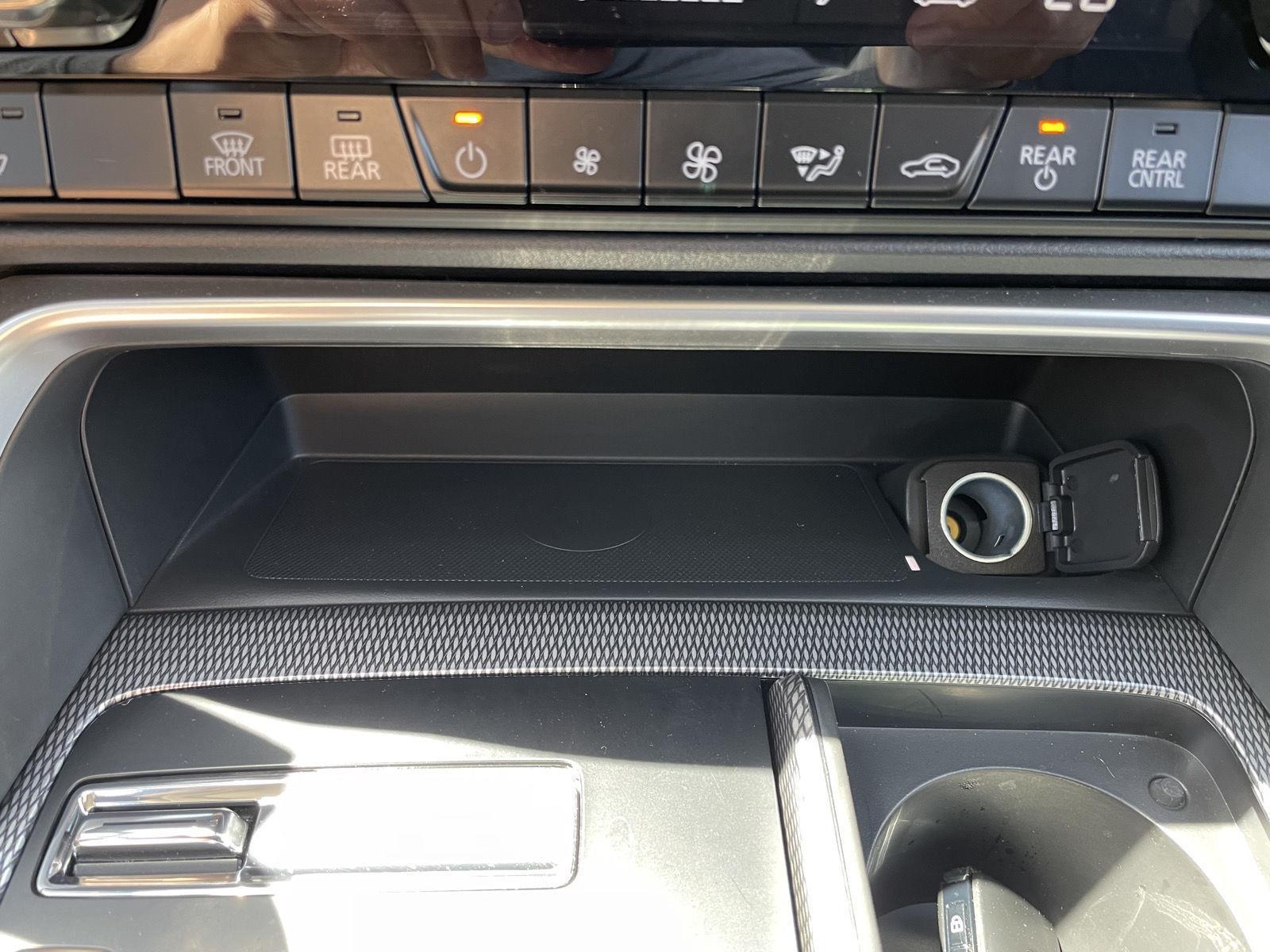 Vehicle photo 29