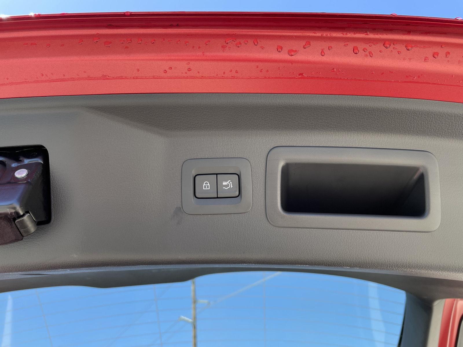 Vehicle photo 37