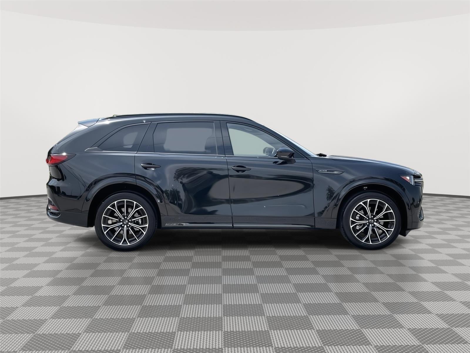Vehicle photo 6