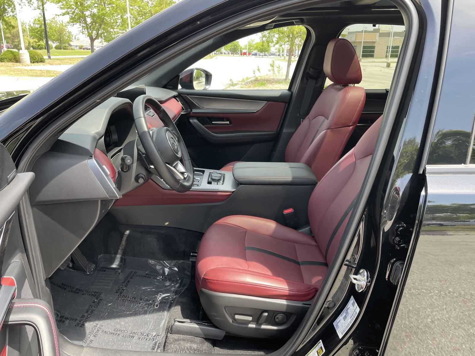 Vehicle photo 17
