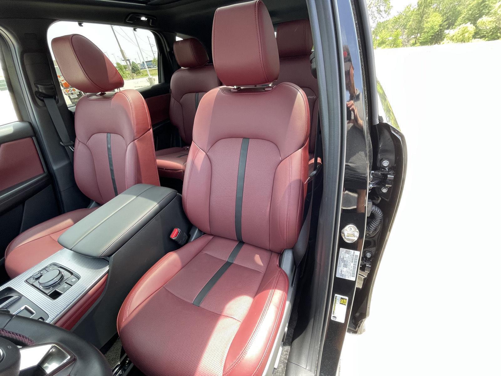Vehicle photo 18