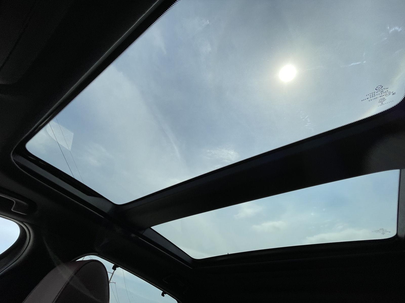 Vehicle photo 23