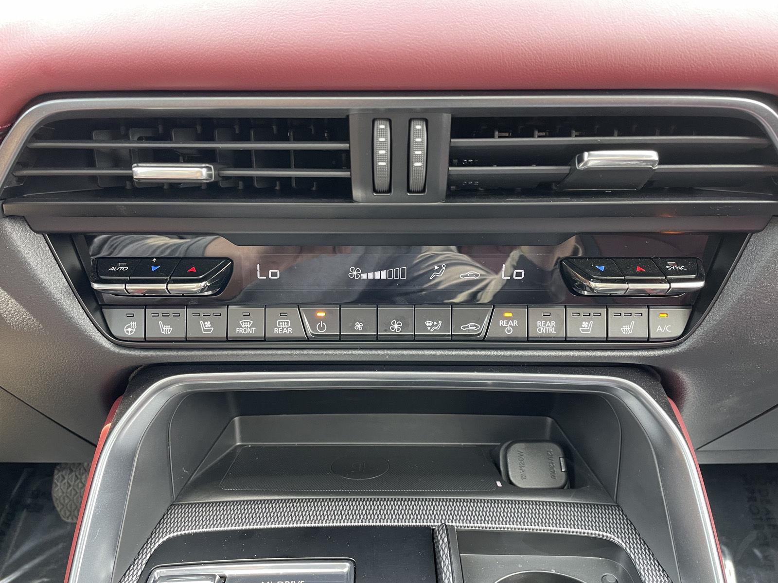 Vehicle photo 29