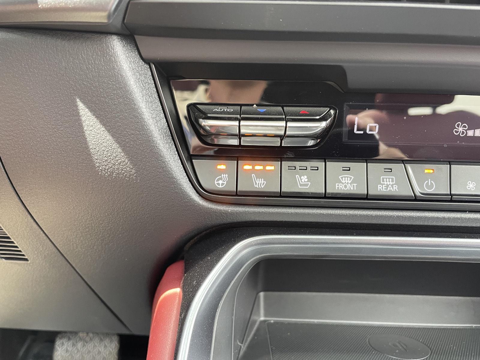 Vehicle photo 30