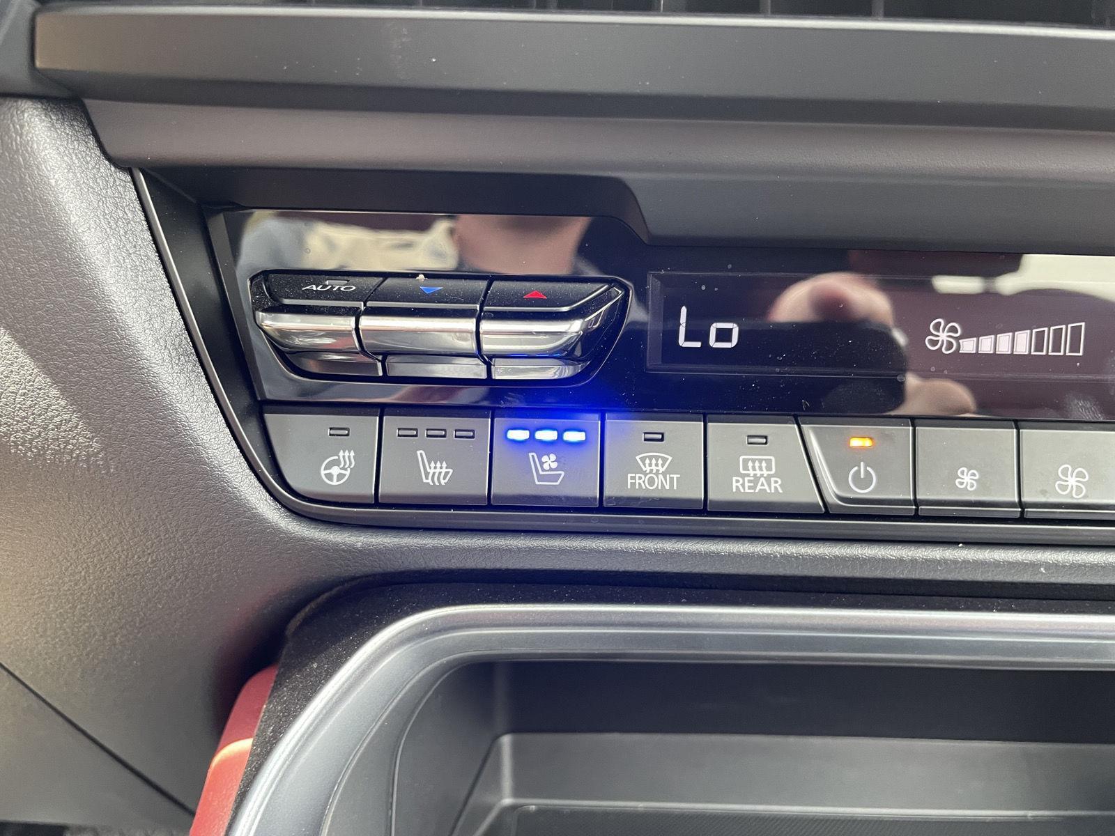 Vehicle photo 31