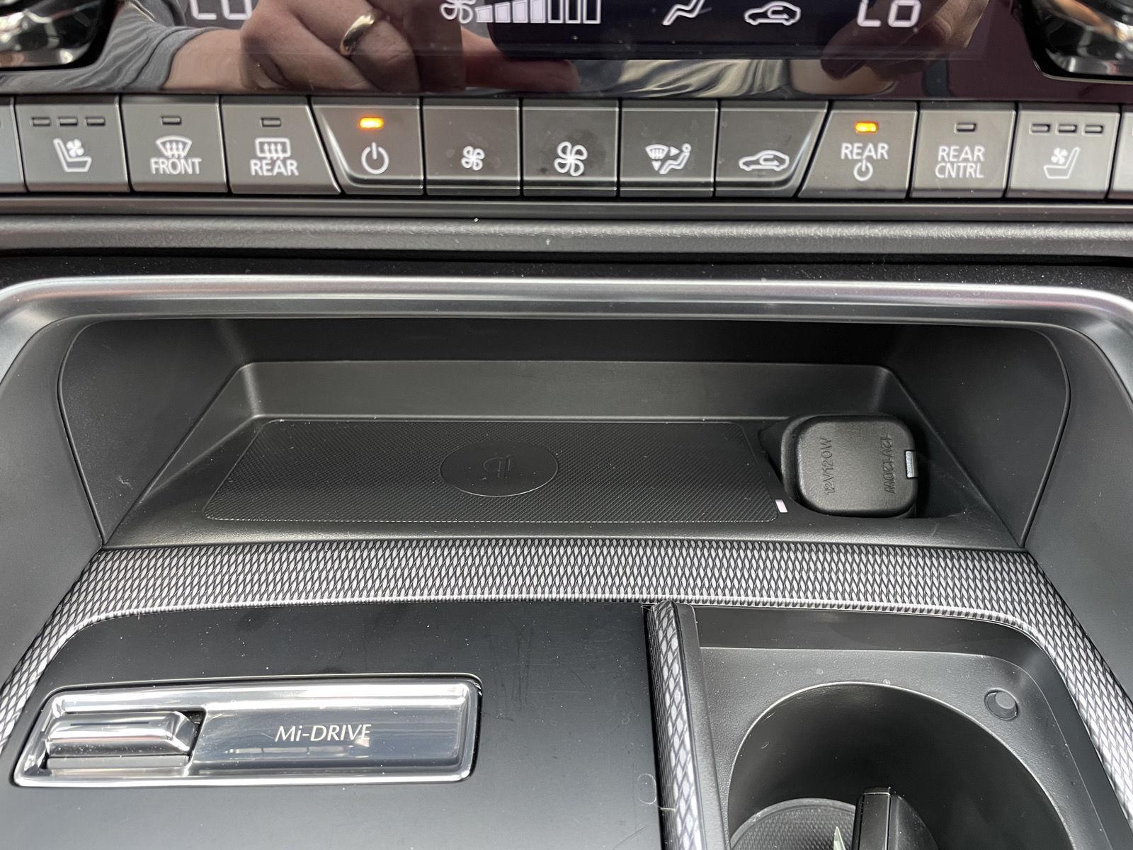 Vehicle photo 32