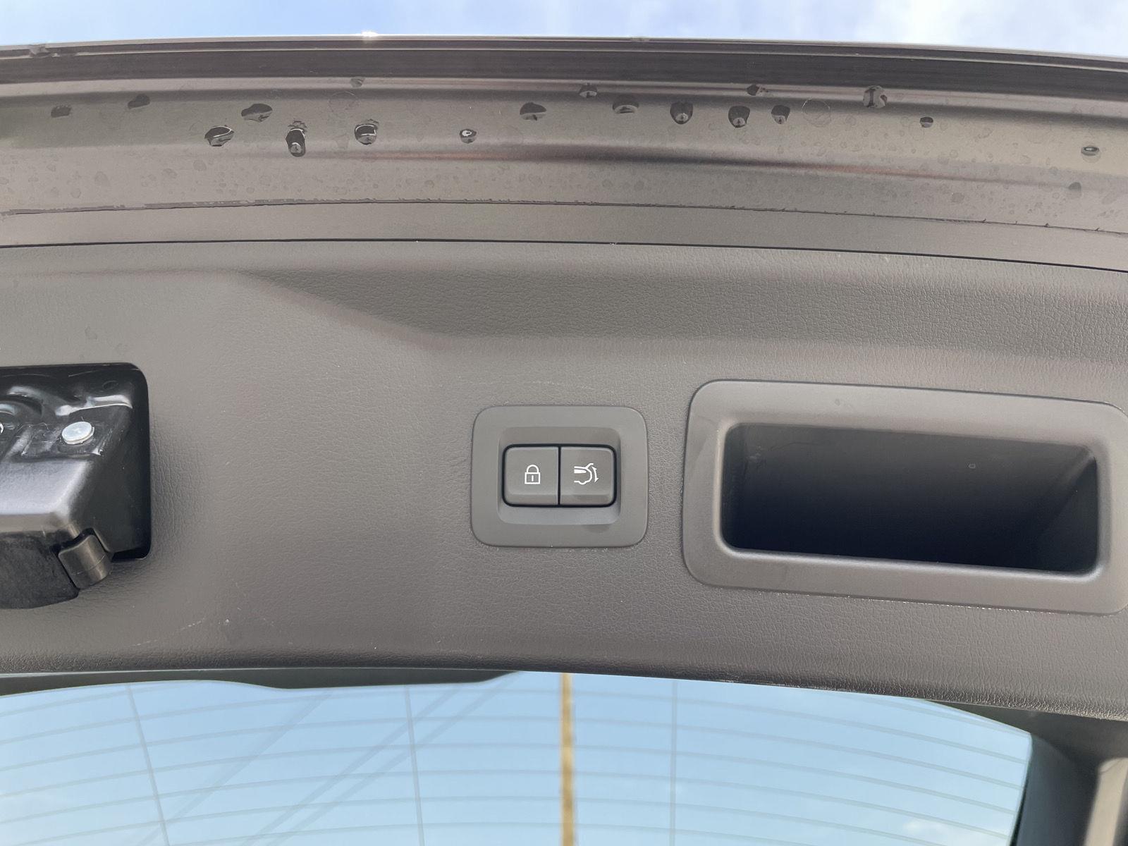 Vehicle photo 40