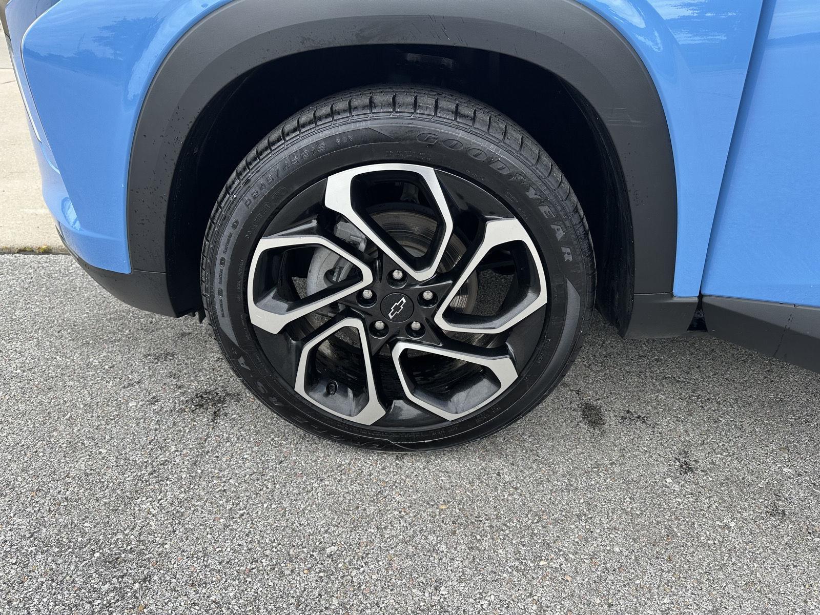 Vehicle photo 10