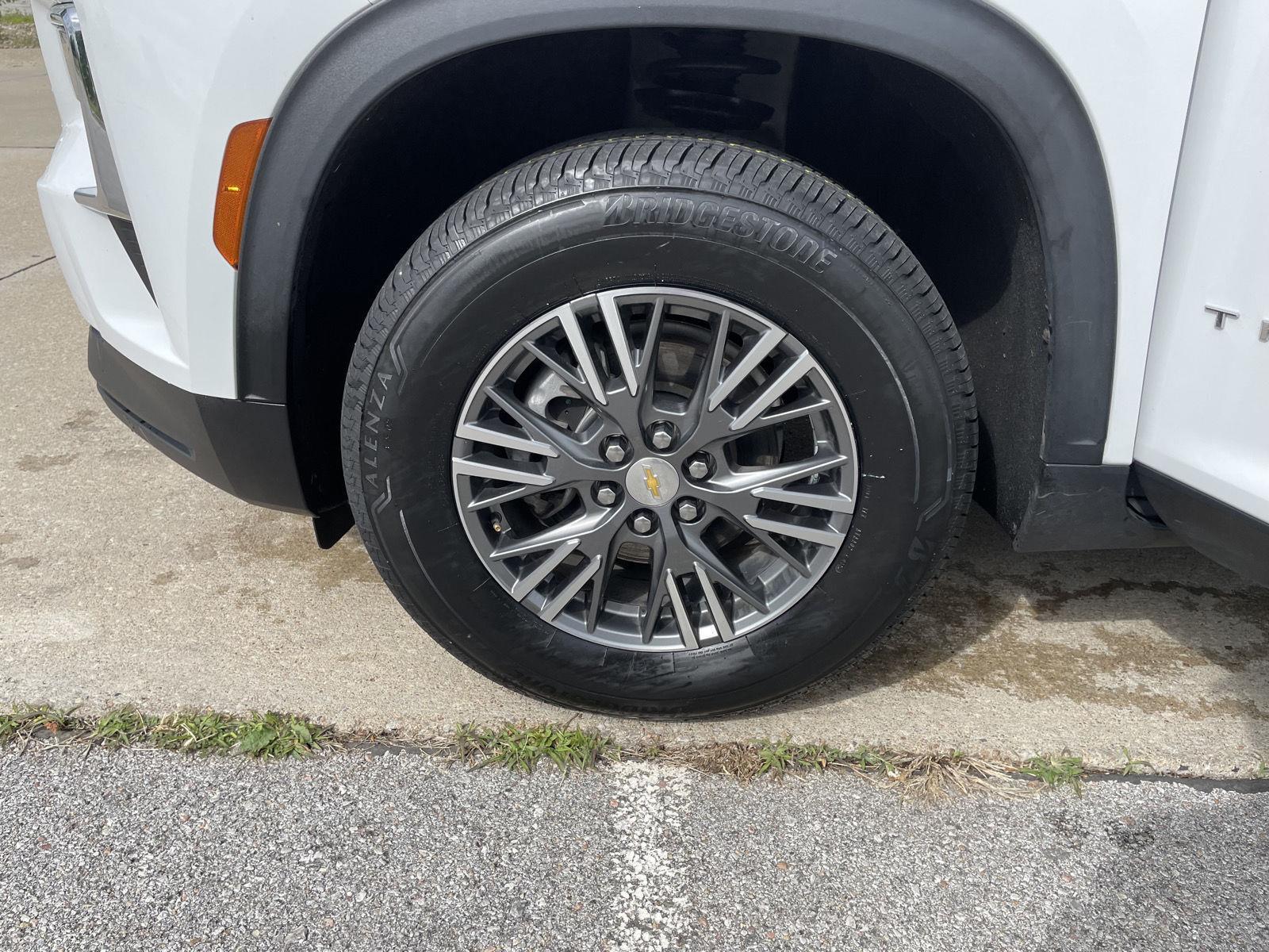 Vehicle photo 10