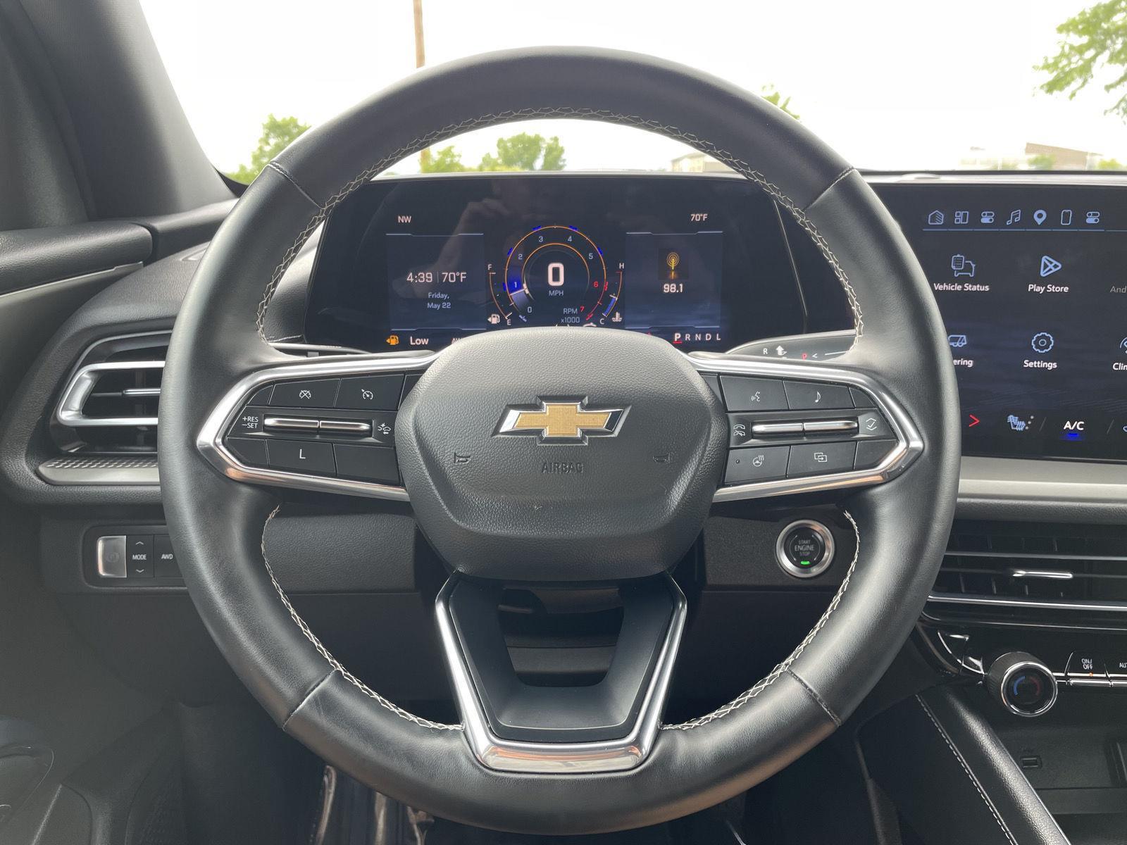 Vehicle photo 12