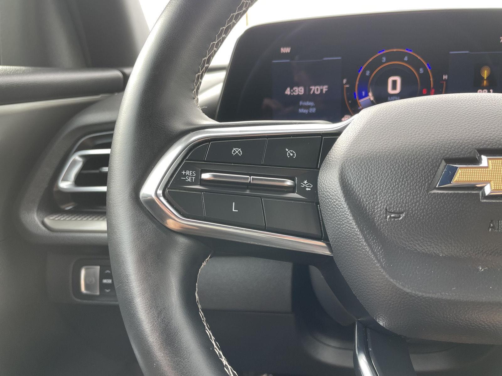 Vehicle photo 13