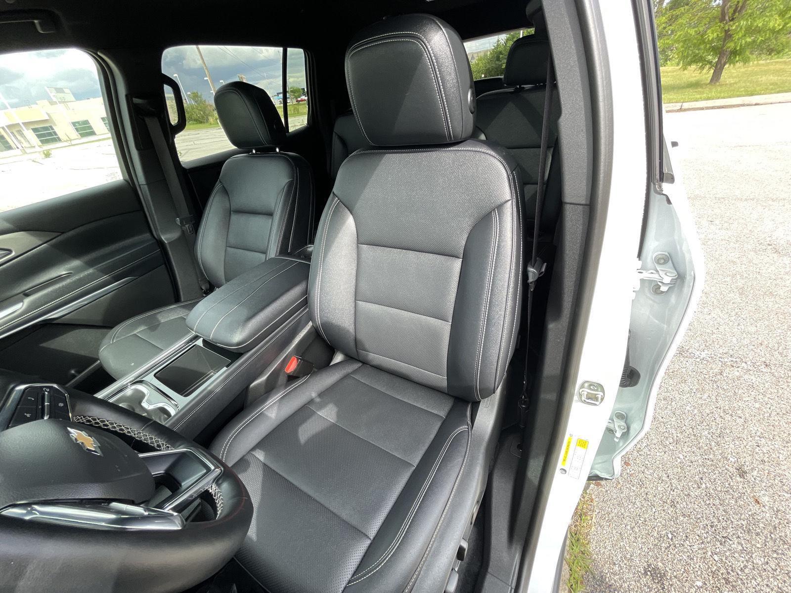 Vehicle photo 17