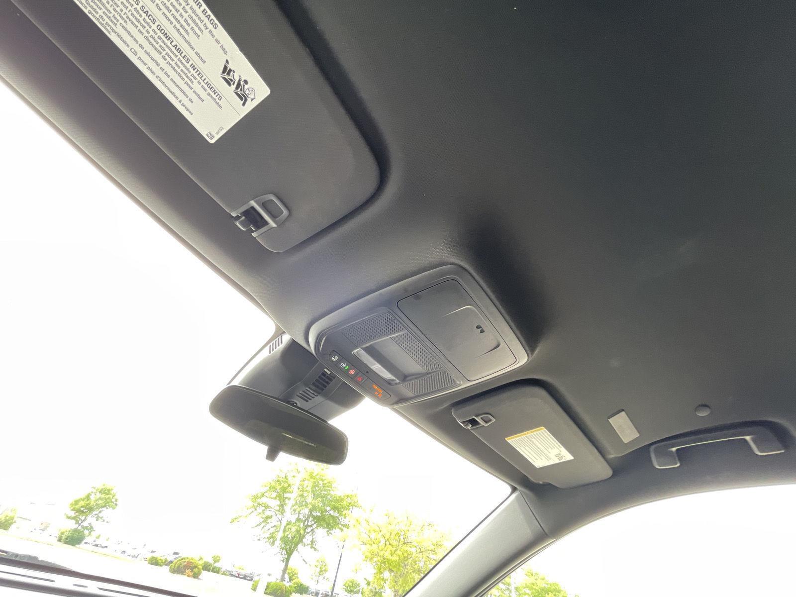 Vehicle photo 21