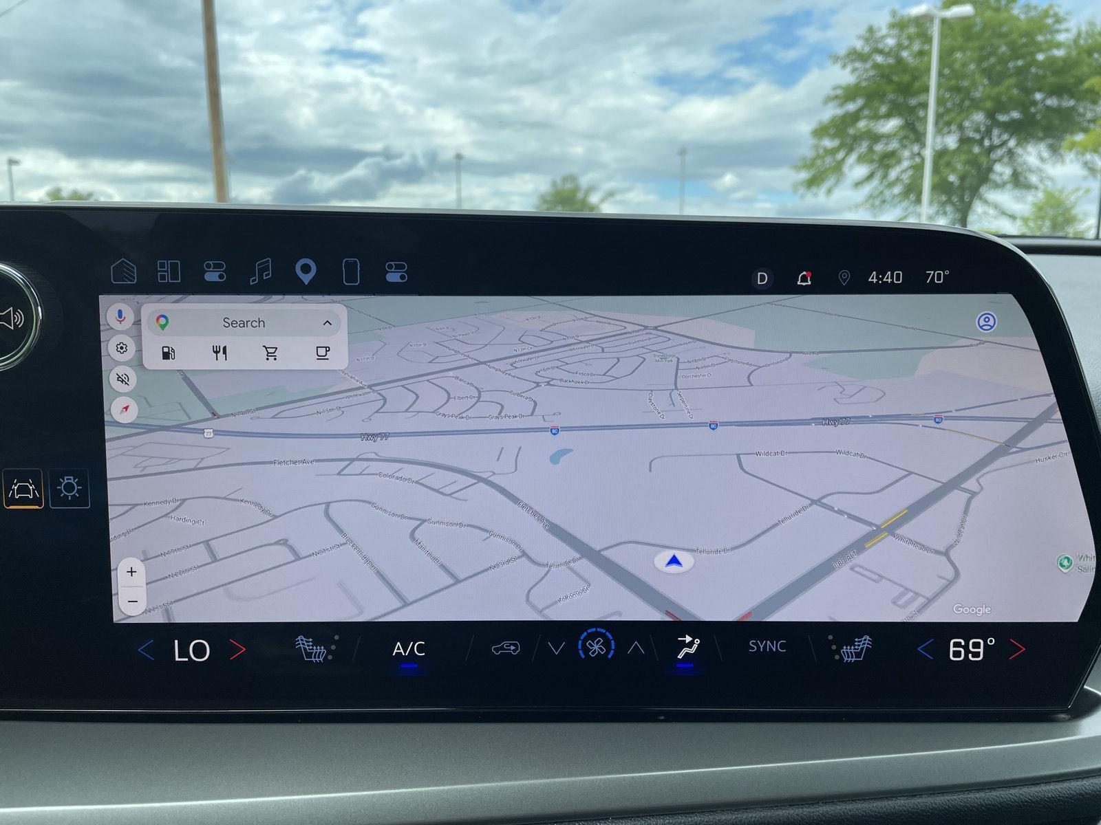 Vehicle photo 24
