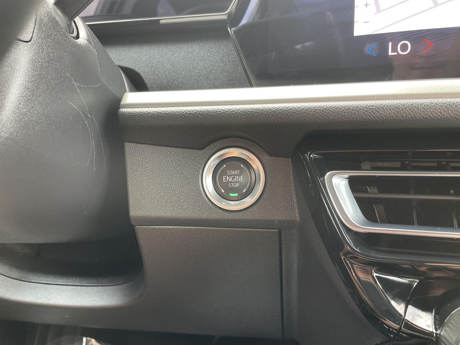 Vehicle photo 25