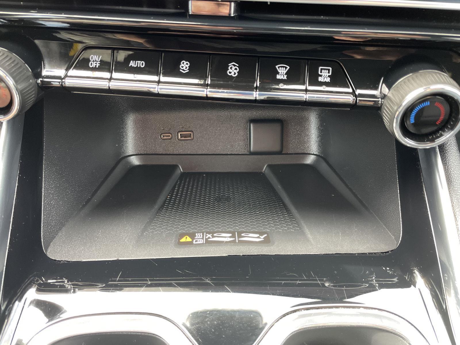 Vehicle photo 28