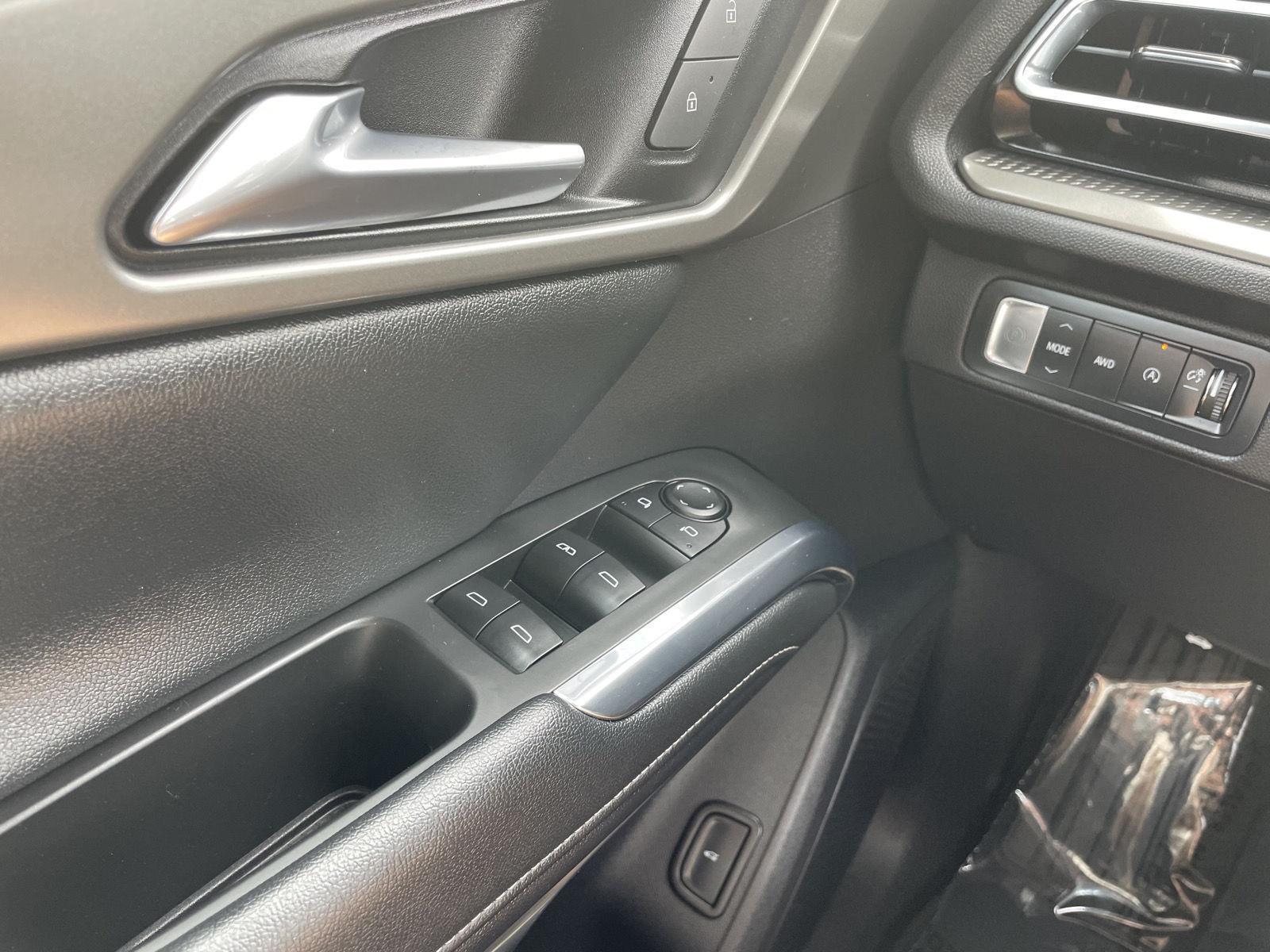 Vehicle photo 29