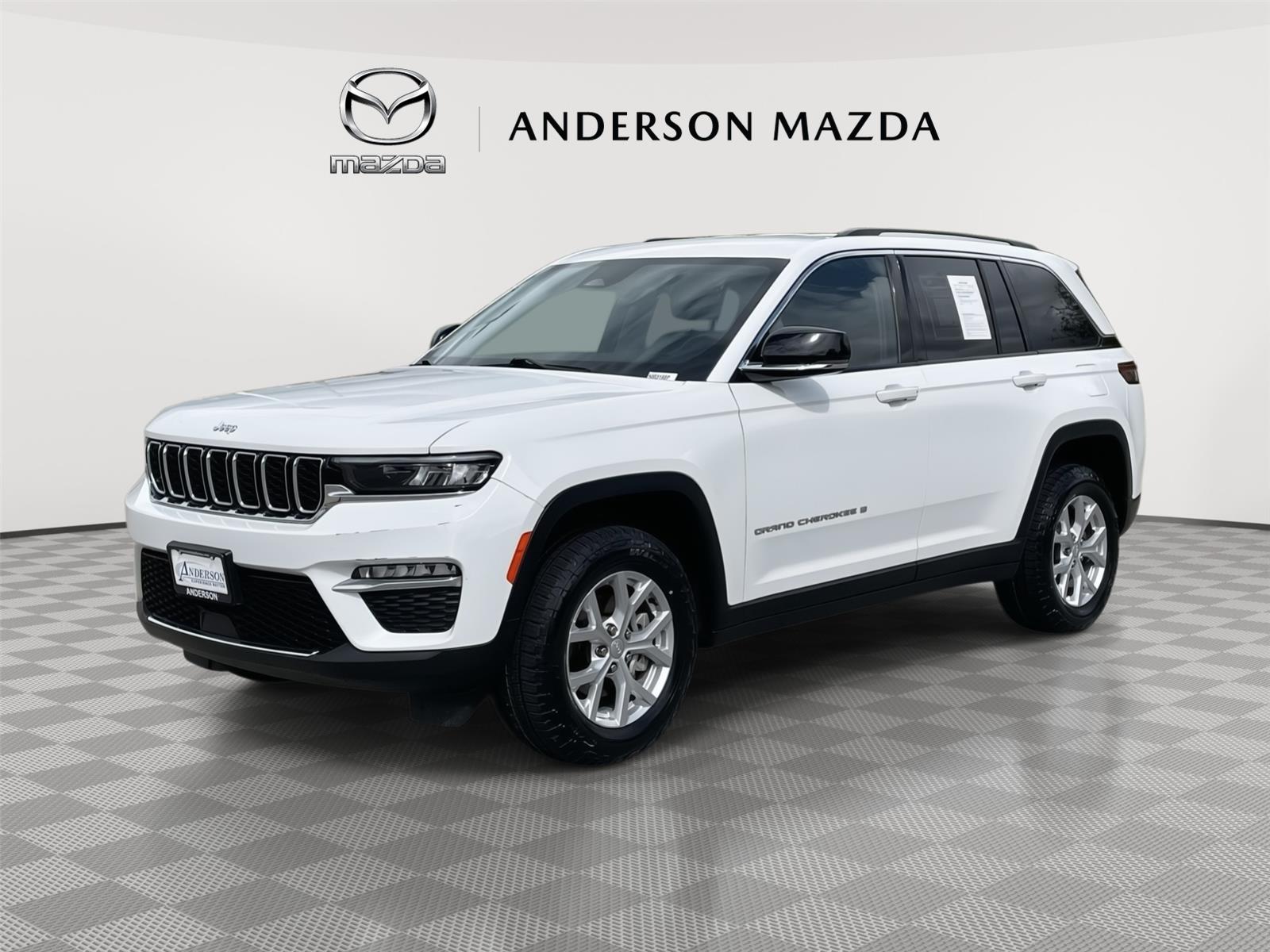 Bright White Clearcoat 2023 Jeep Grand Cherokee SUV / Crossover Four-Wheel Drive 8-Speed Automatic