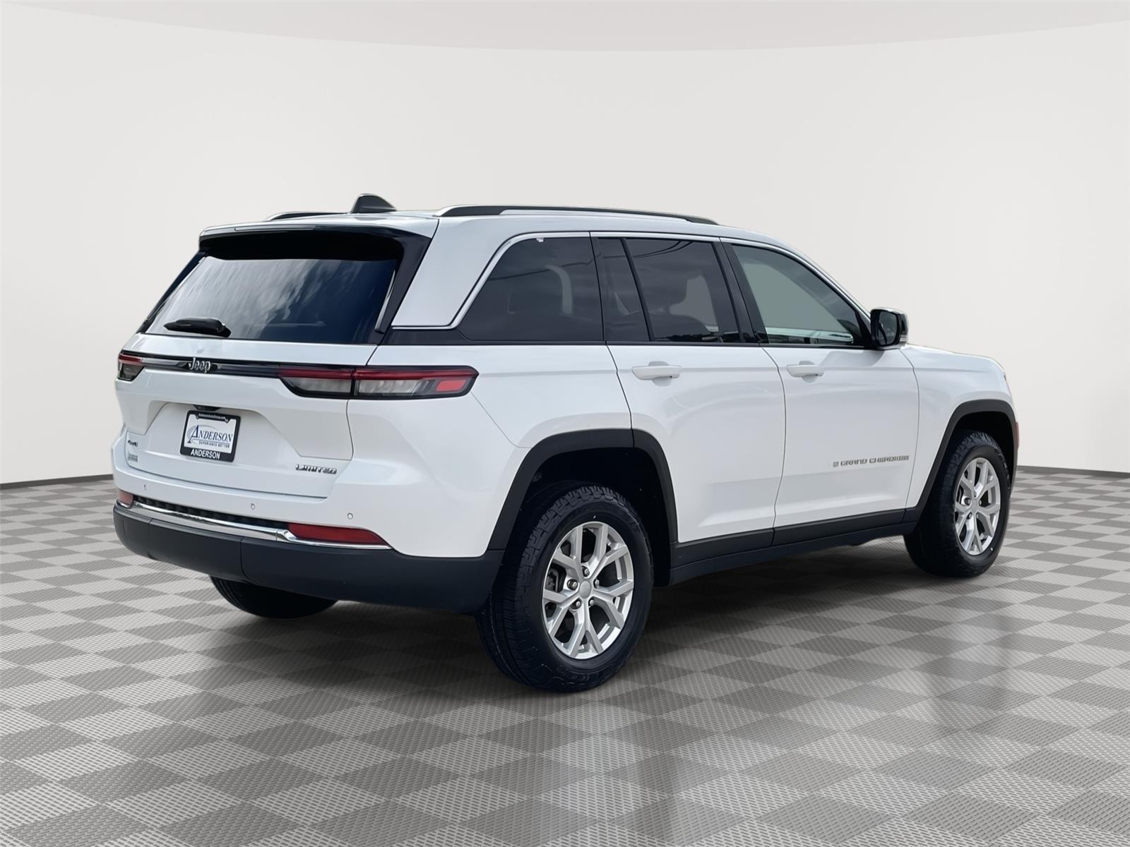 Pre-Owned 2023 Jeep Grand Cherokee for sale in Lincoln NE